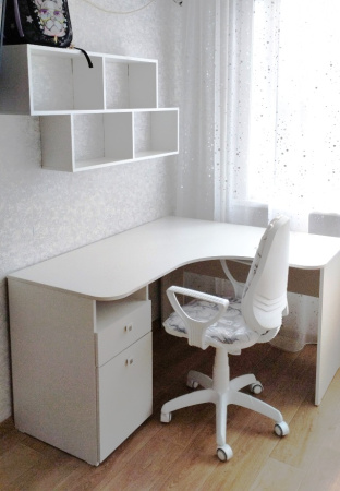 Стол угловой Умка NEW (1160 мм). Ручки - дуб от Династия Kids